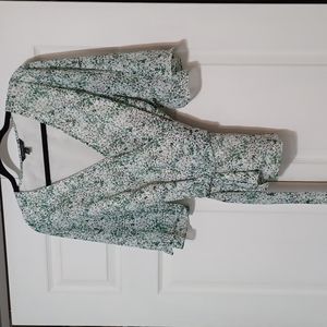 🌷Lovely wrap blouse